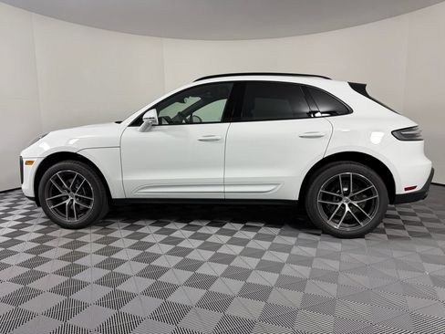 Certified 2026 Porsche Macan AWD/4WD image 2