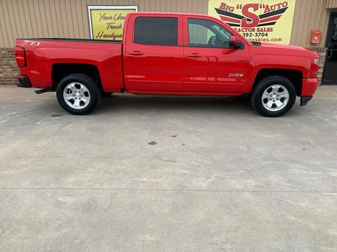 Used 2018 Chevrolet Silverado 1500 LT w/ Texas Edition AWD/4WD image 6