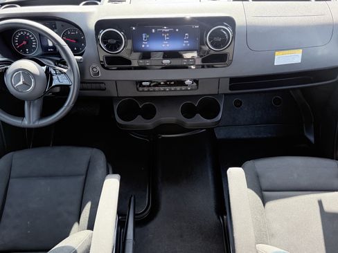 Used 2025 Mercedes-Benz Sprinter 2500 image 37