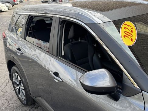 Used 2023 Nissan Rogue SV w/ SV Premium B Package image 5