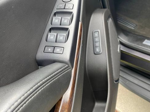 Used 2018 Chevrolet Suburban LT RWD image 15
