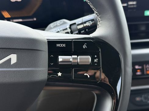 New 2027 Kia Carnival LX FWD image 35