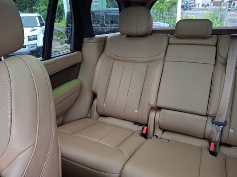 Certified 2025 Land Rover Range Rover SE AWD/4WD image 12