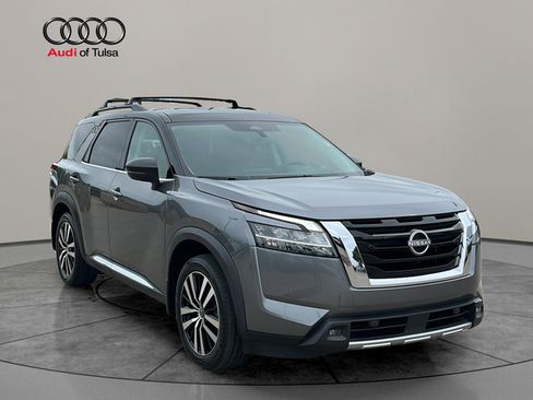 Used 2023 Nissan Pathfinder Platinum w/ Cargo Package AWD/4WD image 1