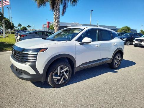 Certified 2025 Nissan Kicks SV image 9