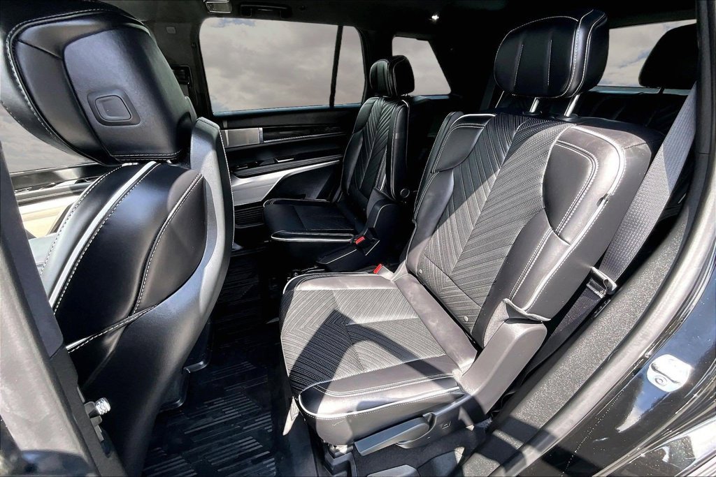 Certified 2026 Cadillac Vistiq Sport w/ LPO, Floor Liner Package AWD/4WD image 22