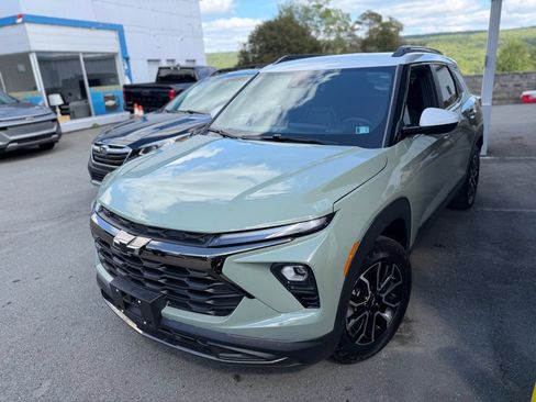 Used 2025 Chevrolet TrailBlazer ACTIV w/ Convenience Package AWD/4WD image 1