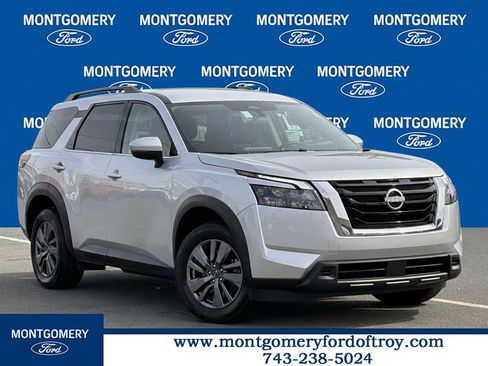 Used 2025 Nissan Pathfinder SV AWD/4WD image 1