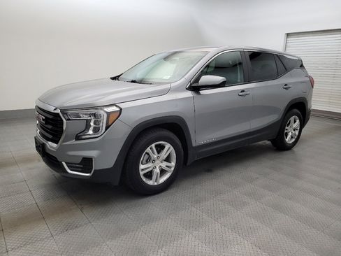Used 2024 GMC Terrain SLE FWD image 2