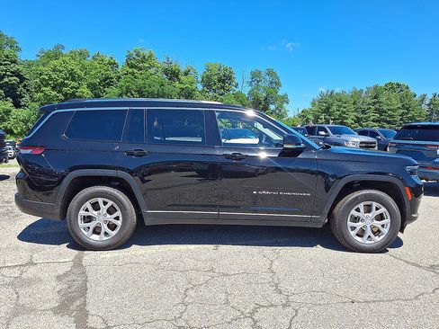 Used 2023 Jeep Grand Cherokee L Limited AWD/4WD image 9