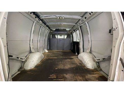 Used 2016 Chevrolet Express 3500 image 14