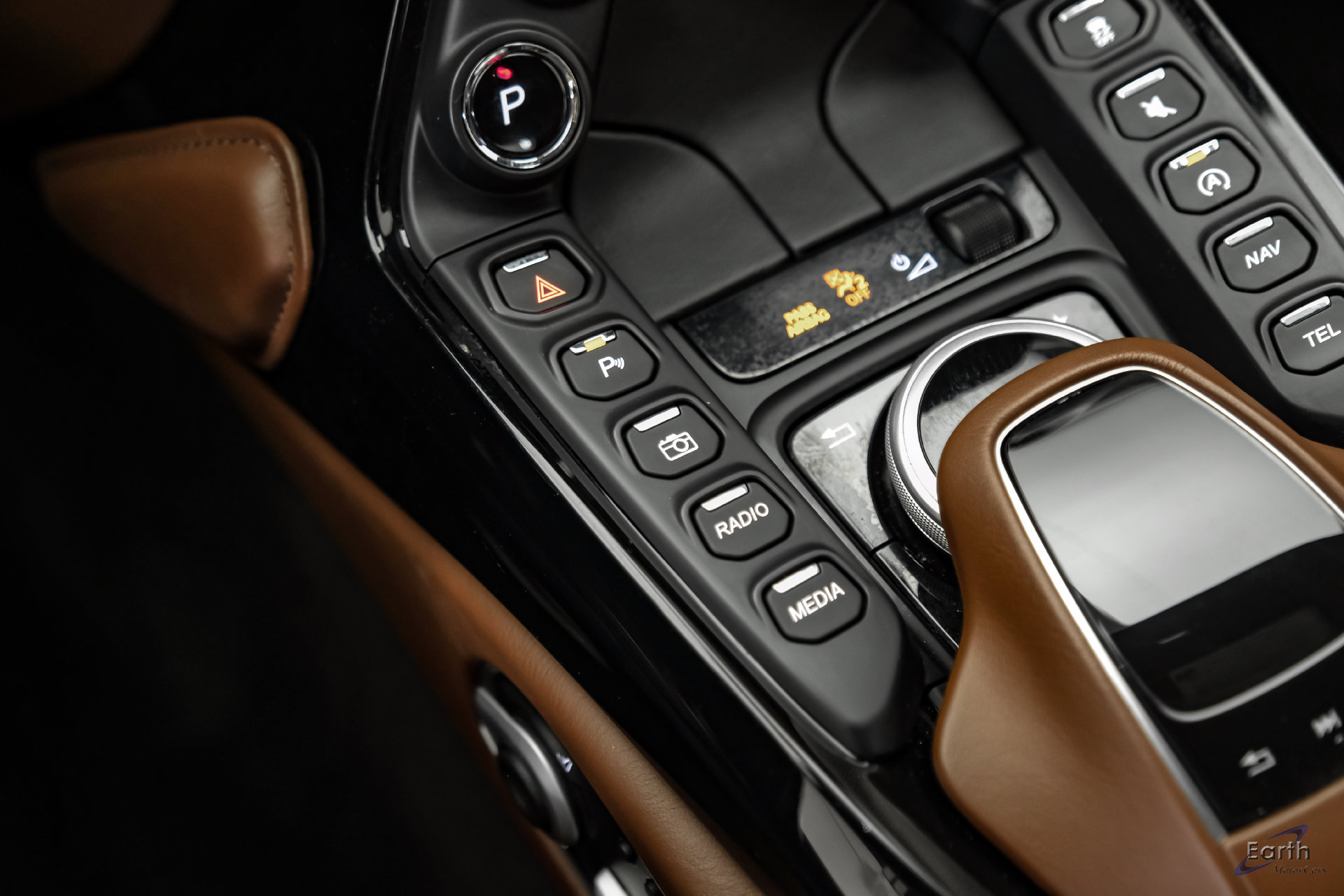 Used 2020 Aston Martin V8 Vantage Coupe RWD image 57