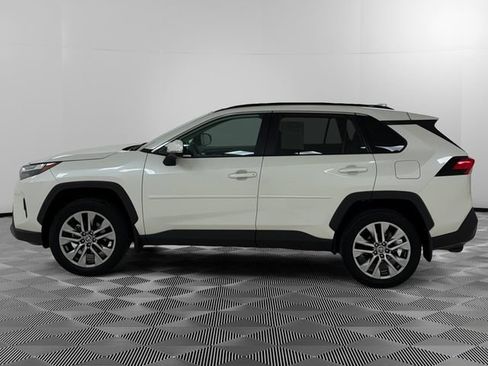 Used 2022 Toyota RAV4 XLE Premium AWD/4WD image 2