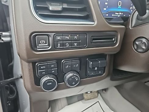 Used 2023 Chevrolet Tahoe Z71 w/ Luxury Package AWD/4WD image 11