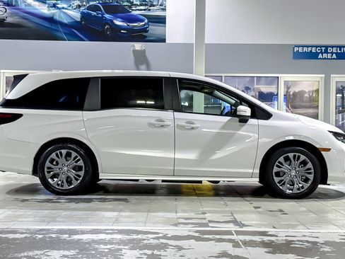 Used 2025 Honda Odyssey Touring image 7