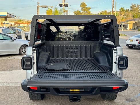 Used 2022 Jeep Gladiator Sport image 13