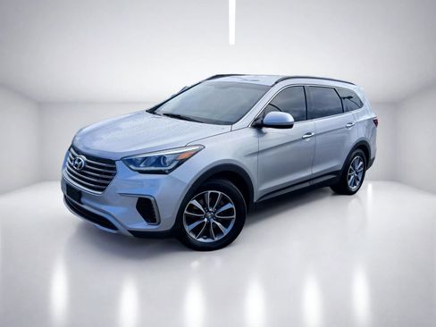 Used 2017 Hyundai Santa Fe SE AWD/4WD image 2
