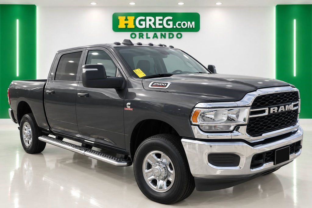 Used 2024 RAM 2500 Tradesman w/ Chrome Appearance Group AWD/4WD image 4