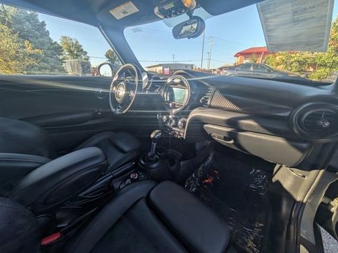 Used 2019 MINI Cooper S image 18