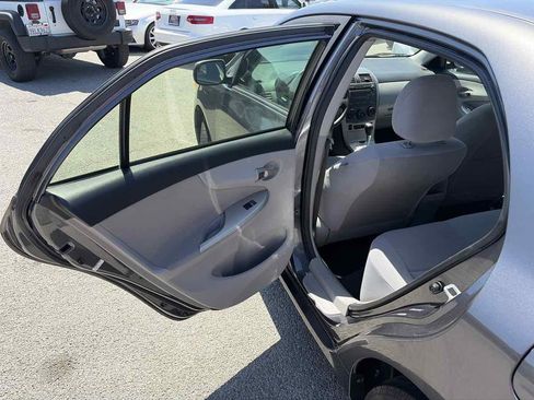 Used 2011 Toyota Corolla LE FWD image 11