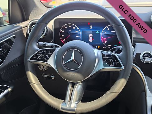 Used 2026 Mercedes-Benz GLC 300 4MATIC image 19
