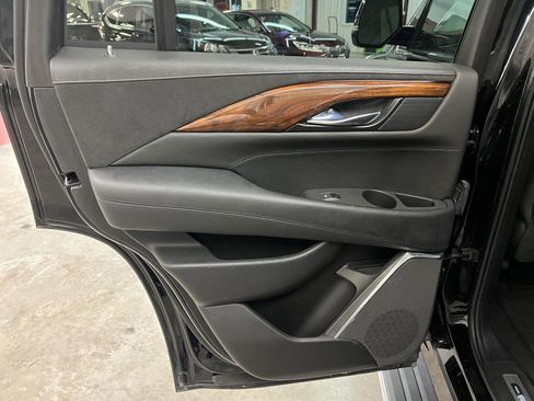 Used 2015 Cadillac Escalade Premium image 32