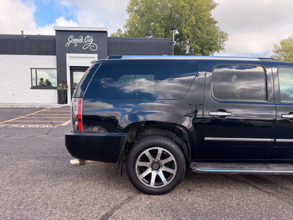 Used 2011 GMC Yukon XL Denali AWD/4WD image 4