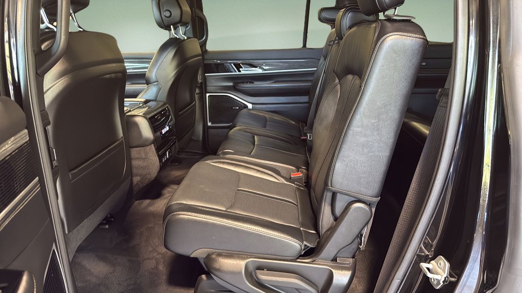 Used 2022 Jeep Wagoneer Series II AWD/4WD image 16