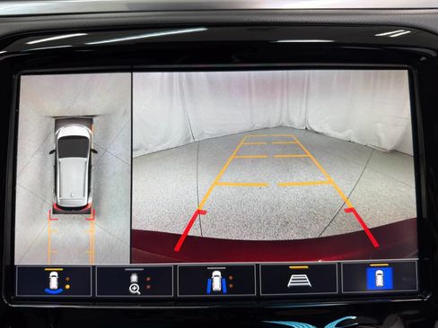 Used 2020 Chevrolet Bolt Premier w/ Infotainment Package FWD image 24