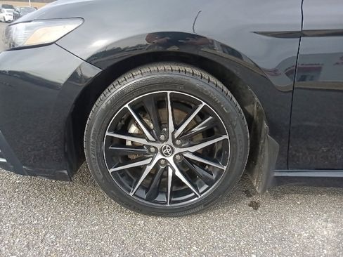 Used 2024 Toyota Camry SE image 10