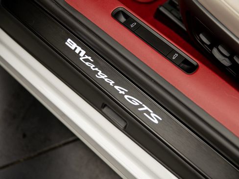 Certified 2026 Porsche 911 Targa 4 GTS AWD/4WD image 25