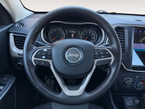 Used 2015 Jeep Cherokee Sport image 22