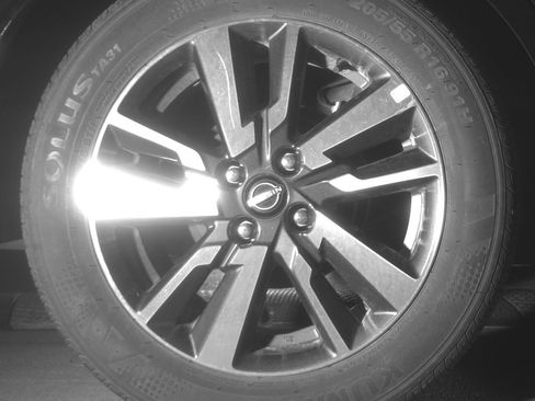 Used 2025 Nissan Versa SV FWD image 15