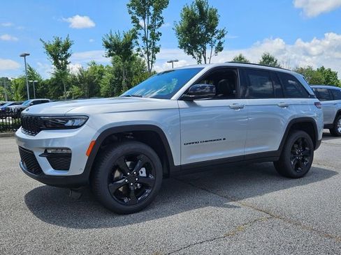 New 2025 Jeep Grand Cherokee Limited w/ Luxury Tech Group II image 3