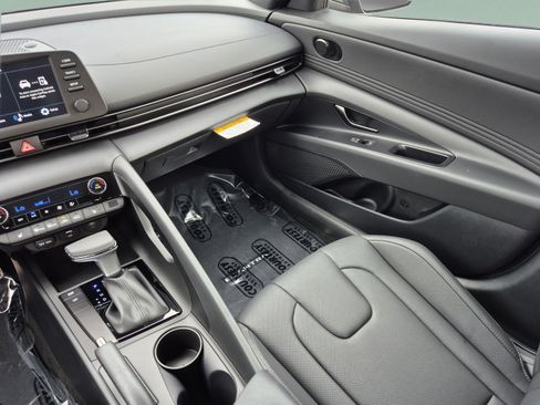 New 2026 Hyundai Elantra SEL Sport FWD image 13