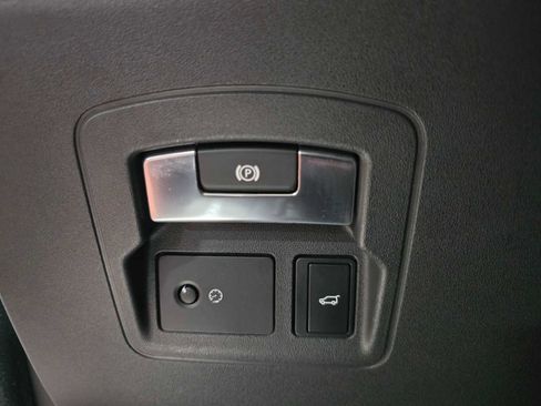 Used 2018 Land Rover Range Rover Velar S image 26