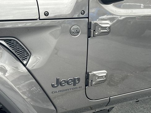 New 2026 Jeep Gladiator Sahara image 27