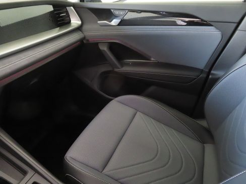 New 2026 Volkswagen Tiguan SE R-Line FWD image 20