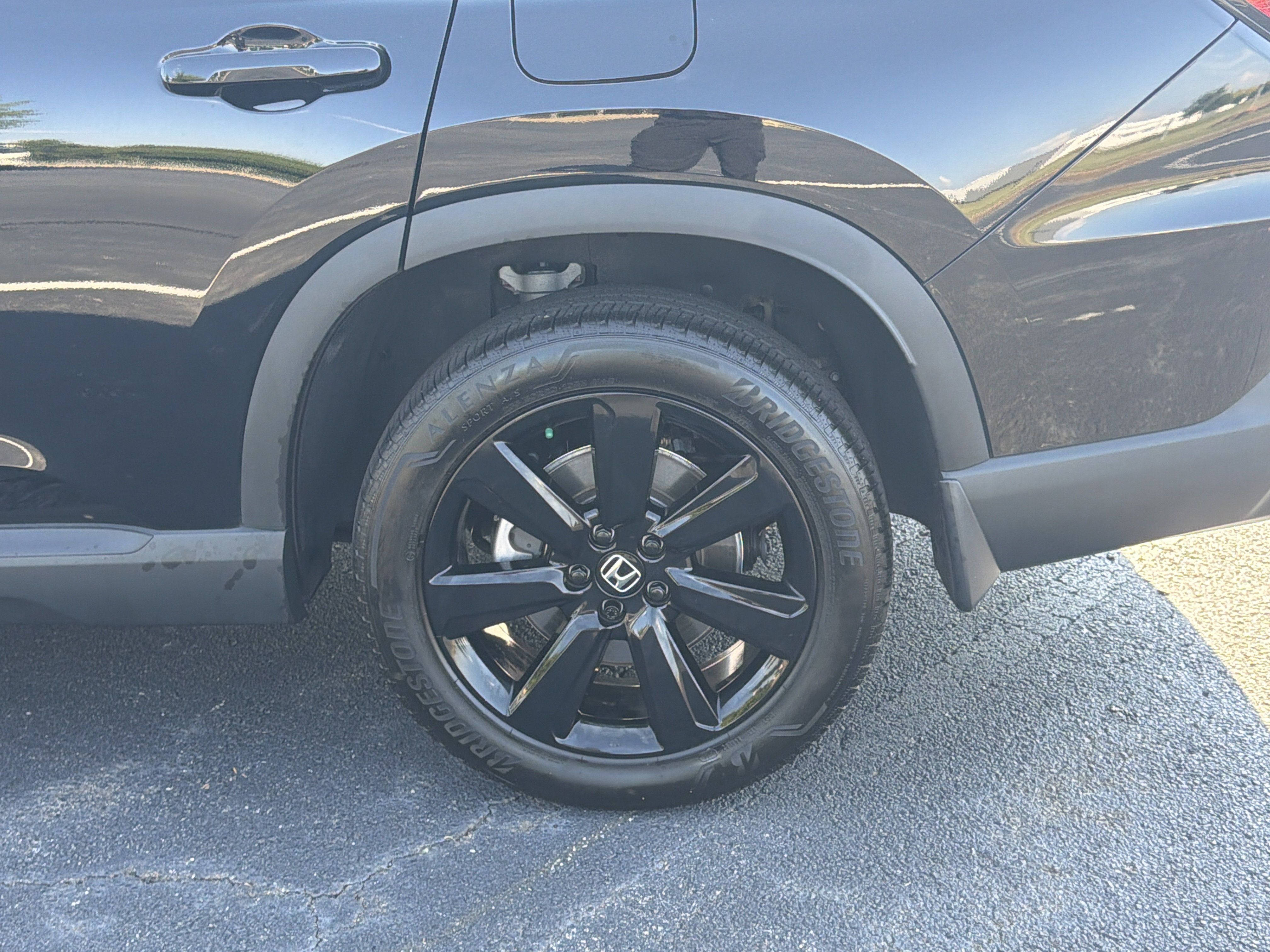 Certified 2025 Honda Pilot Black Edition image 35