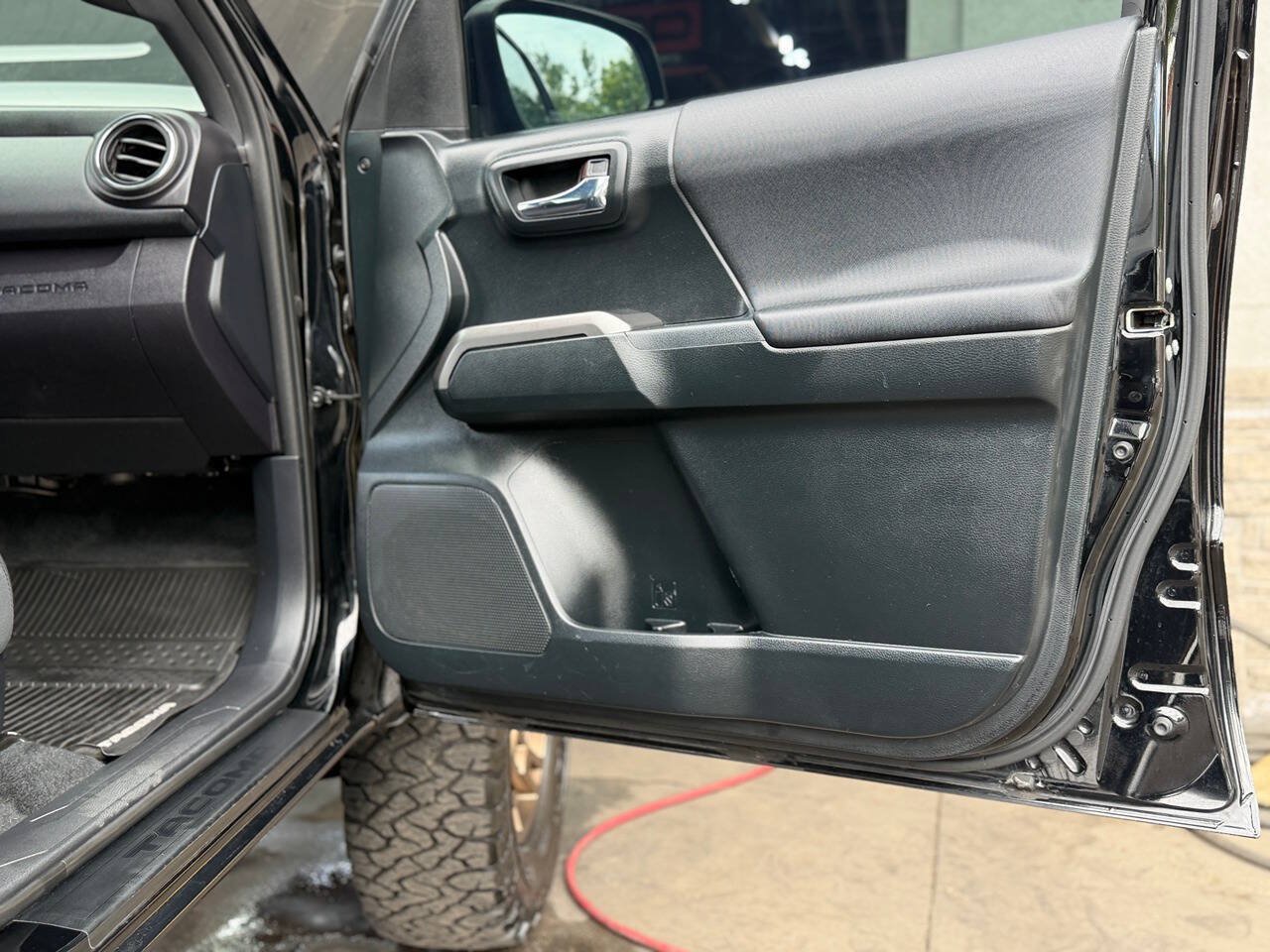 Used 2017 Toyota Tacoma TRD Sport w/ Tow Package AWD/4WD image 42