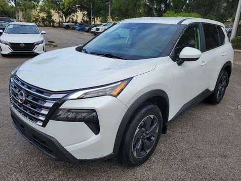 Certified 2025 Nissan Rogue SV image 4