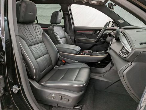 Used 2025 Buick Enclave Avenir w/ Super Cruise Package image 25