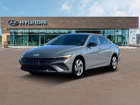Certified 2025 Hyundai Elantra Sport image 1