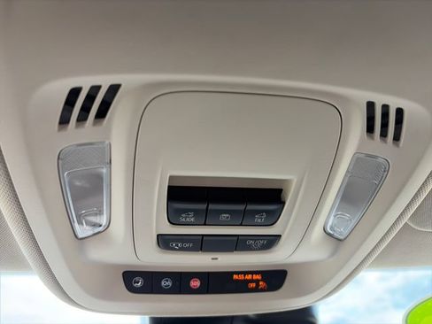 Used 2022 Buick Envision Preferred AWD/4WD image 17