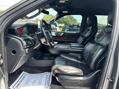 Used 2021 Lincoln Navigator Reserve w/ Luxury Package RWD image 11
