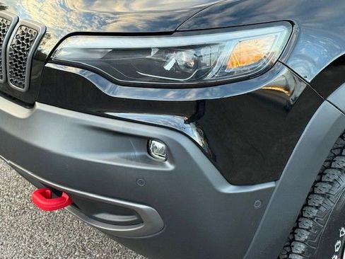 Used 2023 Jeep Cherokee Trailhawk image 11