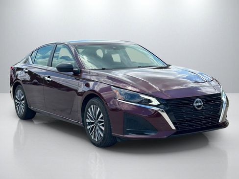 Used 2025 Nissan Altima 2.5 SV FWD image 3