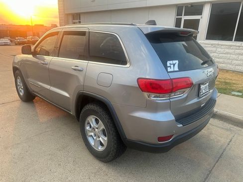 Used 2017 Jeep Grand Cherokee Laredo RWD image 9