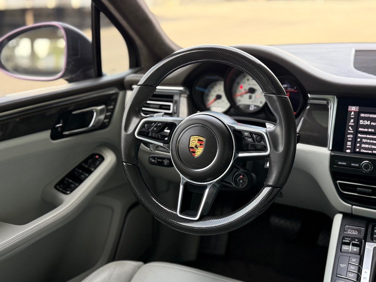 Used 2021 Porsche Macan Turbo AWD/4WD image 29