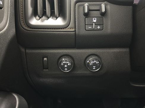 Used 2022 GMC Canyon AT4 image 15